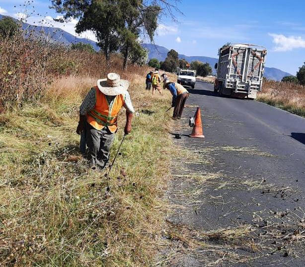 Interviene Infraestructura tramos carreteros en Huatlatlauca,