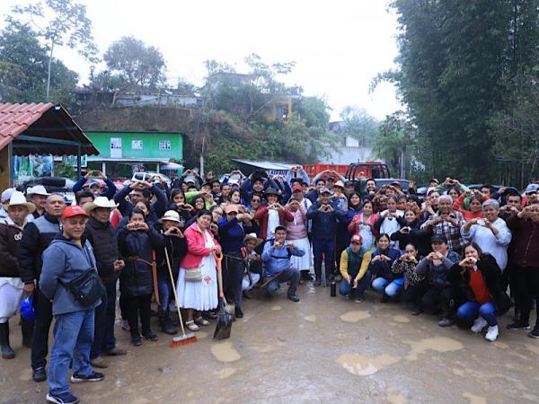 Gobierno del estado efectúa faena comunitaria Cuetzalan