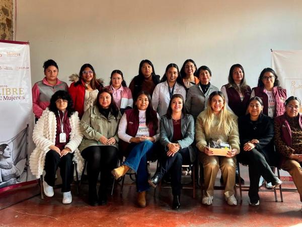 Puebla profesionaliza atención a mujeres con enfoque humanista