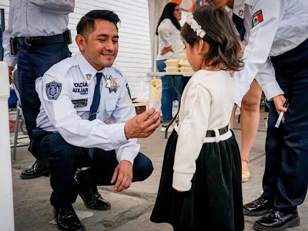 Con amor y seguridad, Policía Auxiliar festeja el día de la Niña y el Niño