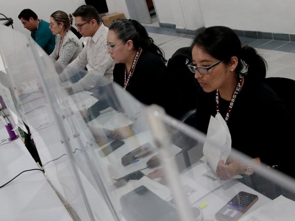 ISSSTEP lleva bienestar a su derechohabiencia y amplía campaña gratuita de credencialización