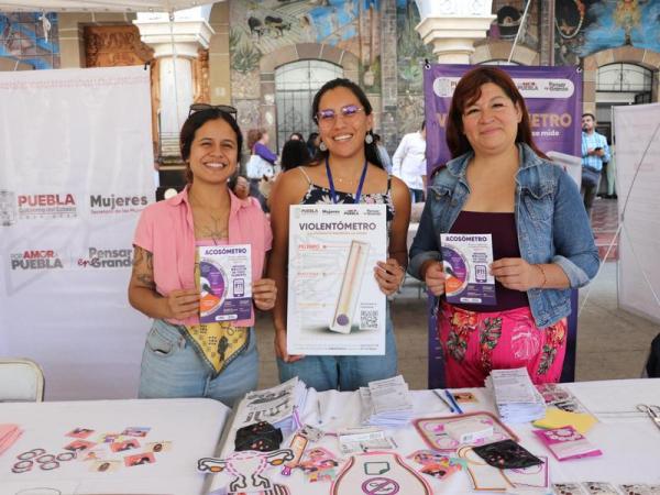 Secretaría de las Mujeres ofrece acompañamiento y talleres en Feria de Puebla