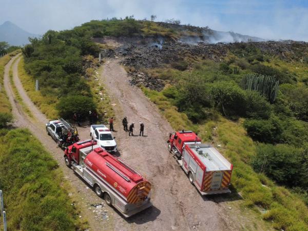 Protección Civil reporta 60% de control en incendio de Acatlán