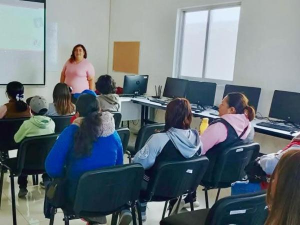 SEDIF previene deserción escolar y rezago estudiantil mediante cursos y talleres