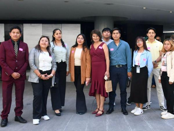 Participan estudiantes de la UTH en Congreso Internacional LATAM en el Senado