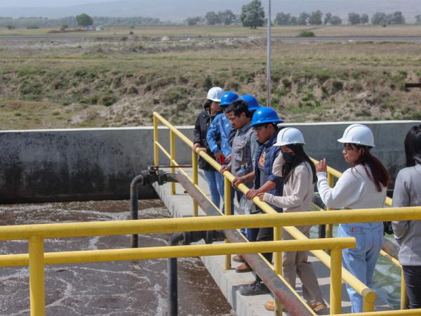 Recorre CEASPUE con estudiantes Planta de Tratamiento de Aguas Residuales de Ciudad Modelo