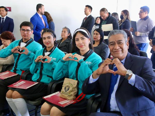 Distingue Gobierno de Puebla a estudiantes del COBAEP en ciencia y tecnología