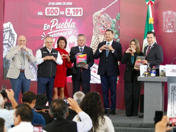 Contribuye UTTECAM a la protección del papel picado de San Salvador Huixcolotla