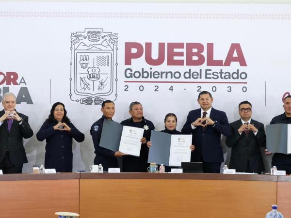Gobierno estatal reconoce profesionalización de cuerpos de seguridad capacitados por SEMAR