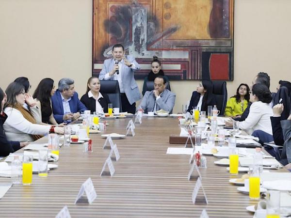 Alejandro Armenta ofrece a diputados federales trabajar sin filias ni fobias, por Amor a Puebla