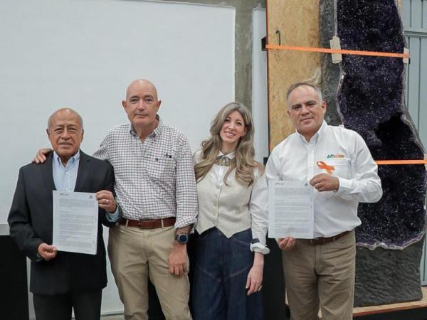 UTTECAM firma convenio con Parque Industrial de Tehuacán