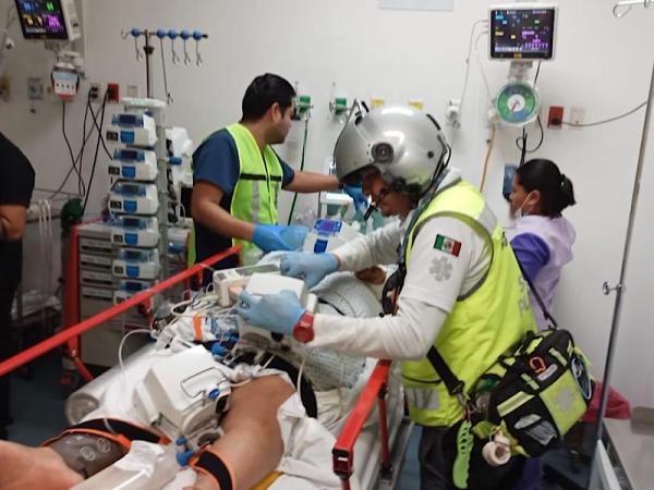 Atención inmediata permite traslado aéreo de joven con quemaduras desde Acatlán de Osorio