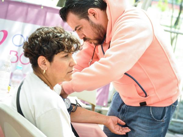 Previo a la Carrera Rosa, Voluntariado de Salud impulsa jornada de prevención