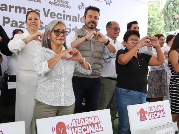 En Puebla se construye paz y confianza con cuarta entrega de alarmas vecinales