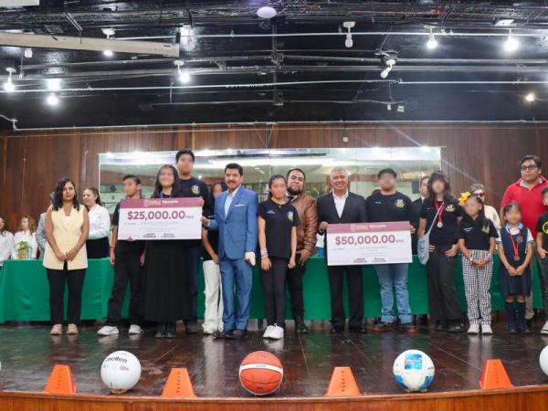 Gobierno de Puebla reconoce a ganadores de Olimpiada Nacional de Matemáticas