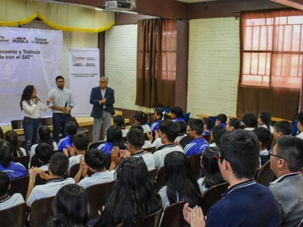 Deporte y Juventud imparte talleres para educación financiera