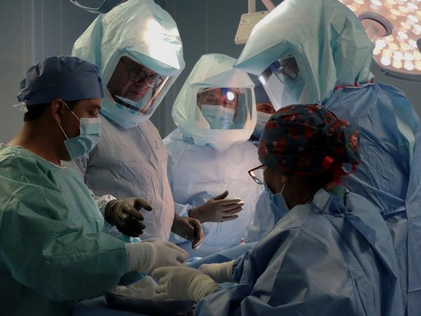 ISSSTEP realiza primera cirugía de rodilla asistida con inteligencia artificial en Puebla