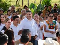 Con m&oacute;dulos de maquinaria se rehabilitan y construyen carreteras en Tenampulco