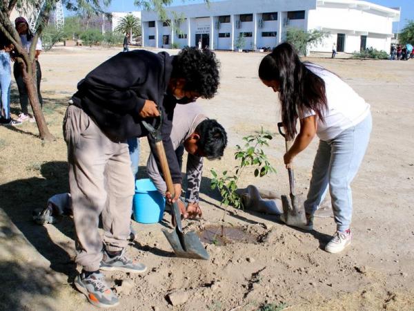 Se lleva a cabo faena comunitaria en la Universidad Tecnológica de Tehuacán