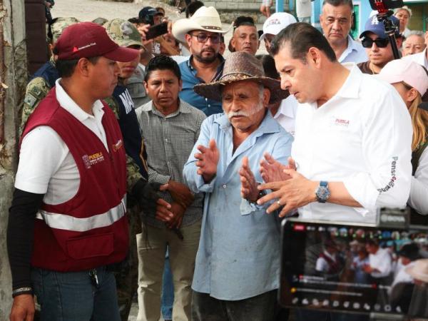 Gobernador Armenta responde con cercanía y sensibilidad a damnificados de Tepeojuma e Izúcar