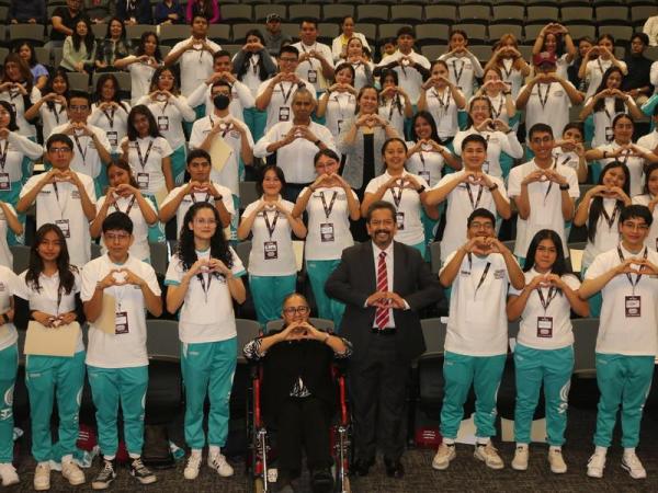 Reconoce COBAEP a estudiantes con alto desempeño académico