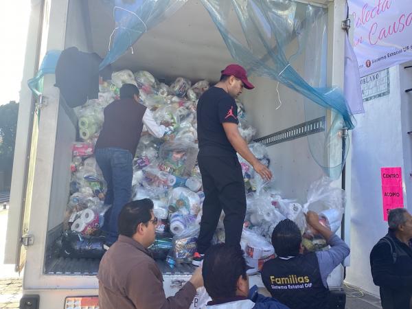 En 24 horas SEDIF envió dos camiones más con apoyos a la Sierra Norte