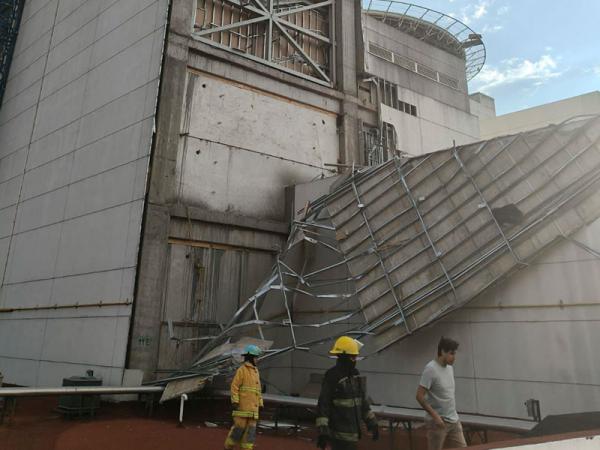 Protección Civil estatal atiende contingencia por fuertes vientos en Hospital de Traumatología