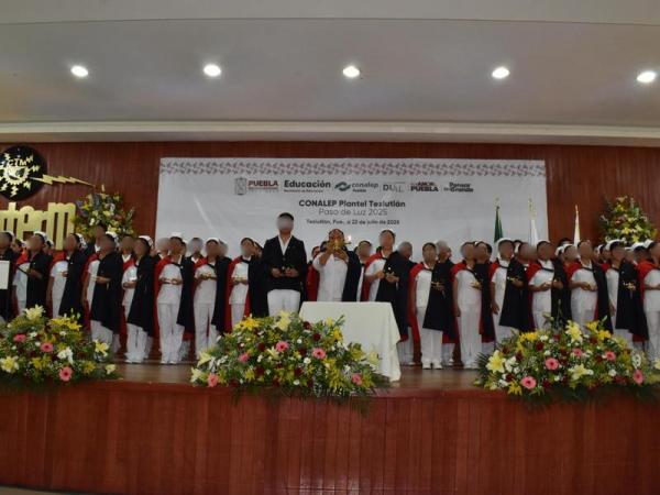 Egresan 2 mil 264 estudiantes del Conalep Puebla con seguridad educativa