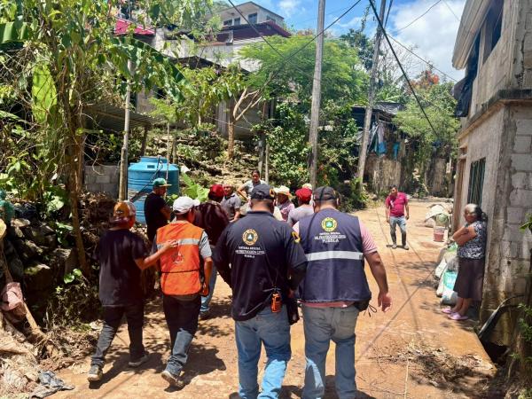 Tras lluvias, Gobierno del Estado brinda atención en Tlaola