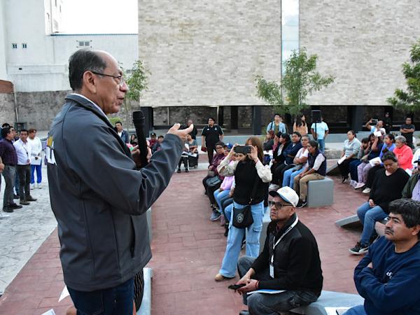 Entrega Gobierno del Estado apoyos a familias afectadas por explosión en Tepeaca