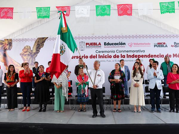 SEP Puebla reafirma valores cívicos en acto conmemorativo