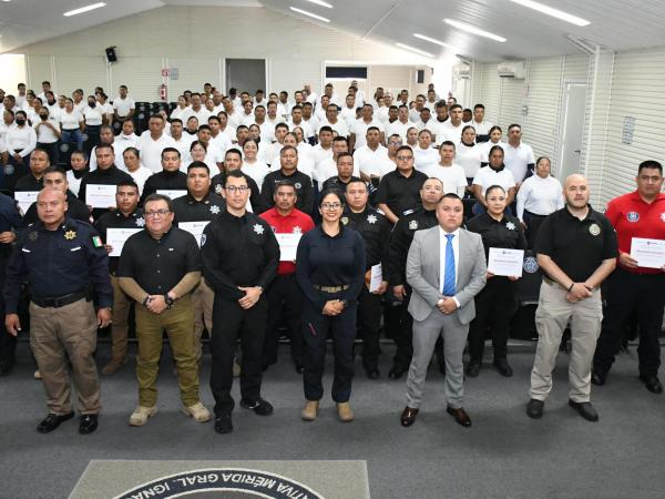 Certifica Puebla a 16 instructores caninos para reforzar la Seguridad Pública