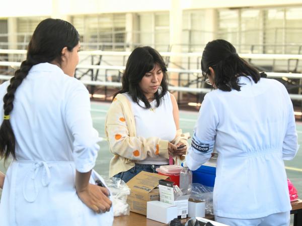 Secretaría de Salud acerca vacunación contra sarampión a estudiantes universitarios
