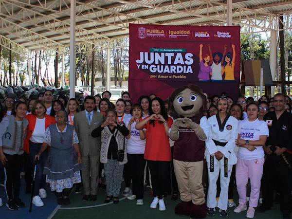 Mujeres de la Secretaría de Educación participaron en “Taller Juntas y en Guardia”