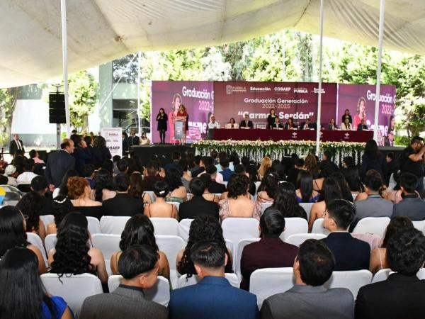 UTH apadrina a 210 egresados del Cobaep 18