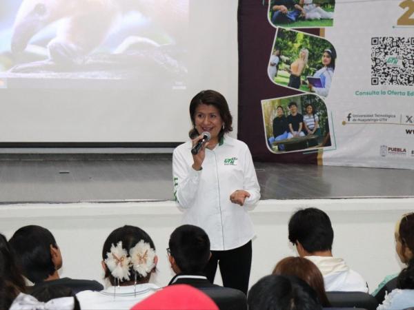 Recibe UTH a cientos de aspirantes en su jornada de puertas abiertas.