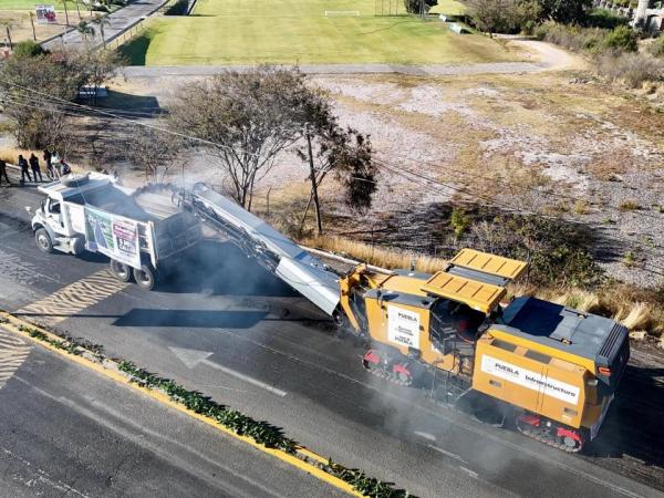 Bienestar integral para familias; Gobierno de Puebla pavimenta vialidades con 60 por ciento de ahorro