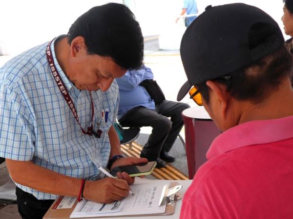 ISSSTEP instala módulo de atención para optimizar entrega de medicamentos