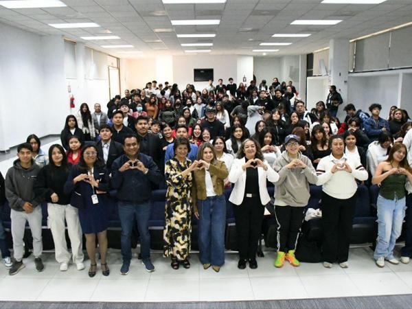 Capacitan a estudiantes de UTH para convertir proyectos en motores de economía social