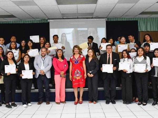 Estudiantes de UTH concluyen clases espejo con la UTP de Perú