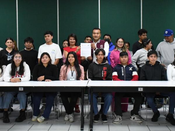 UTH y Ayuntamiento de Huejotzingo garantizan titulación gratuita para 100 estudiantes