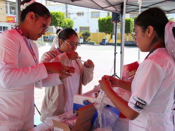 Gobierno de Puebla refuerza vacunación contra el sarampión en San Miguel Canoa