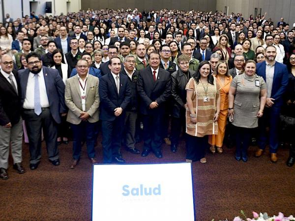 Concluyen 197 médicos y médicas su formación en especialidades