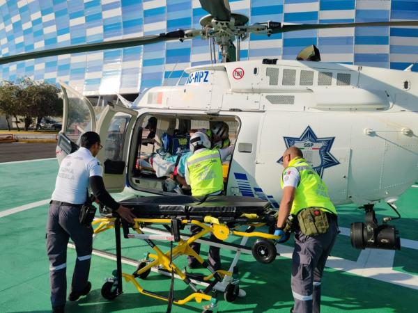 Paciente con quemaduras recibe traslado aéreo desde Chiautla de Tapia