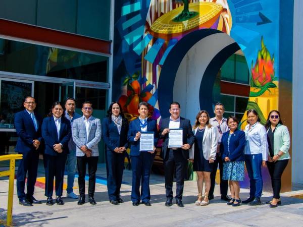 Convenio de colaboración entre la UTTehuacán y Universidad Lolek