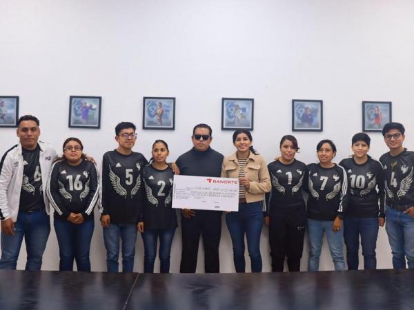 Apoyo histórico al equipo de Golbol poblano