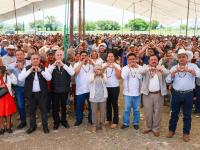 En Huatlatlauca, Gobierno de Puebla entrega m&aacute;s de 11 mdp en insumos para el campo