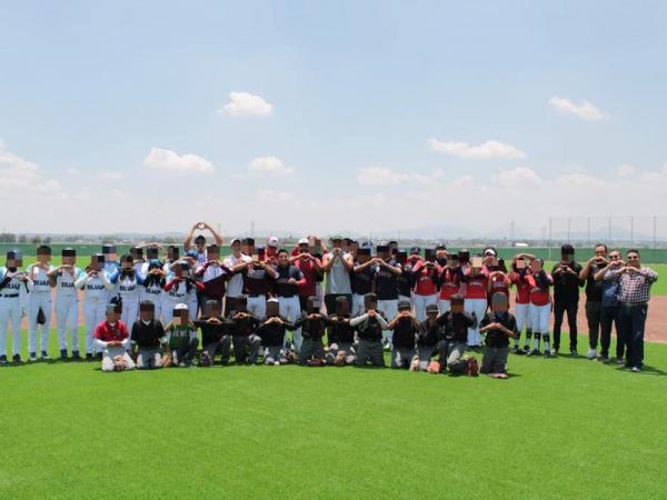 Acatzingo, sede de encuentro entre estudiantes y beisbolistas profesionales