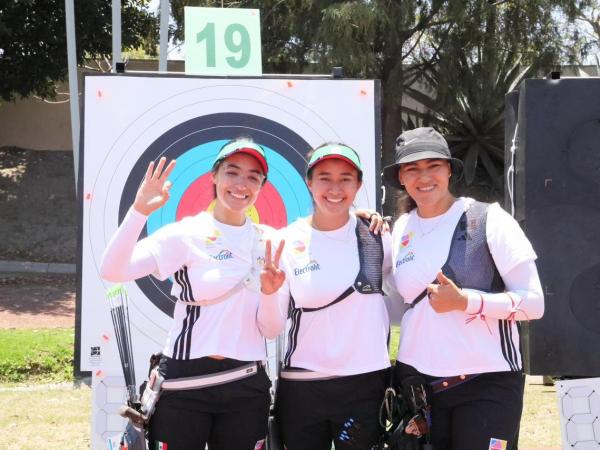 Gobernador Armenta Mier y Rommel Pacheco recorren mundial Tiro con Arco