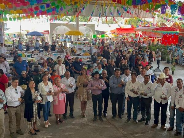 Domingo Arenas celebra con éxito la 5ta. Feria del Capulín